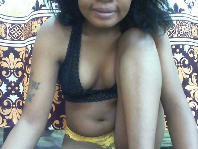 Njara12 live cam on BongaCams