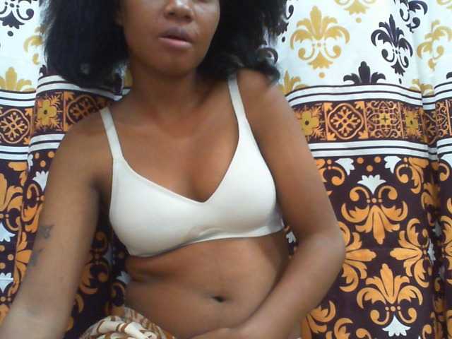 Njara12 live cam on BongaCams