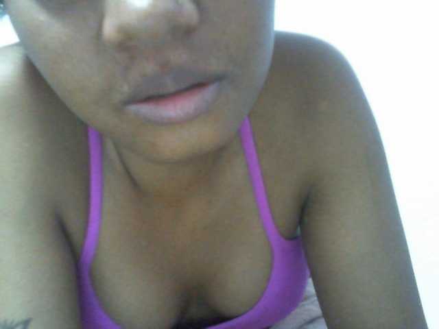 Njara12 live cam on BongaCams