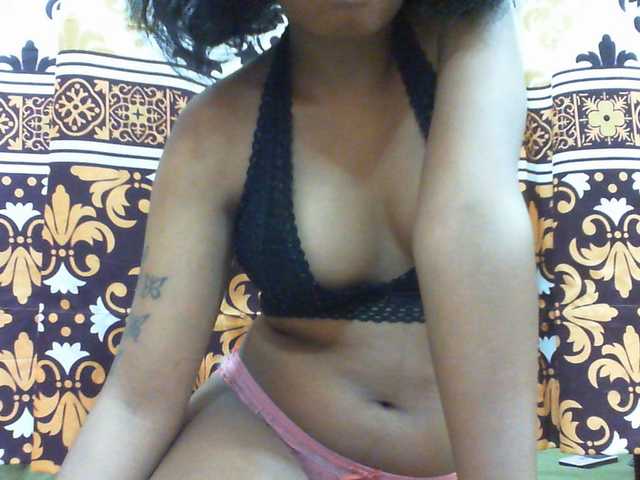 Njara12 live cam on BongaCams