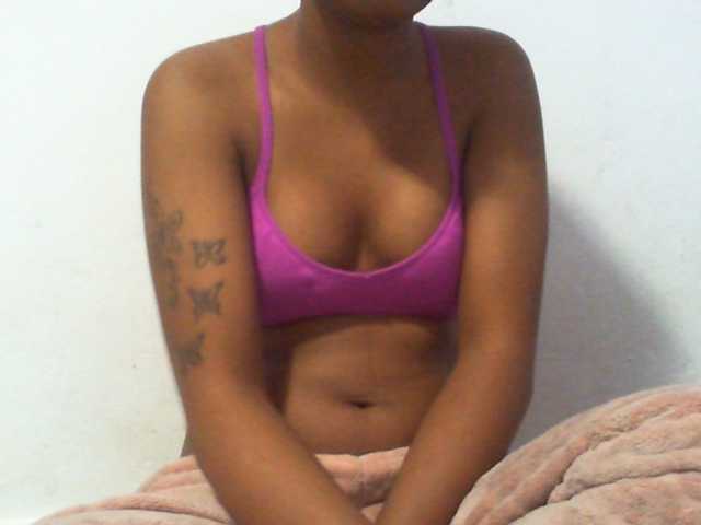 Njara12 live cam on BongaCams