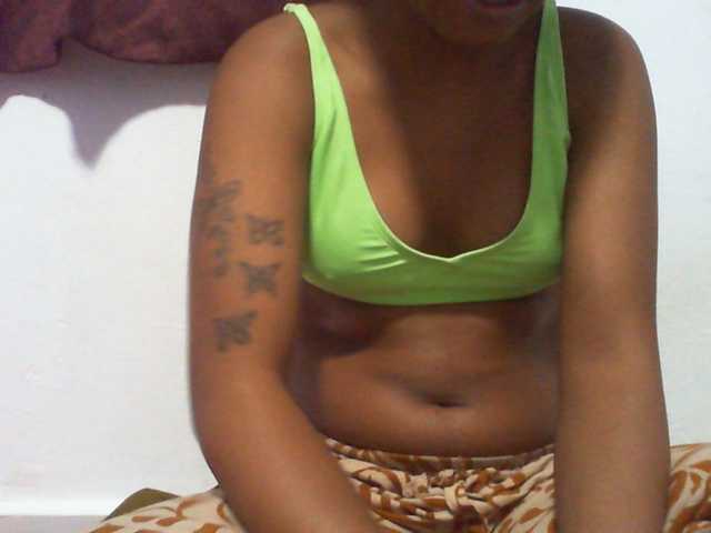 Njara12 live cam on BongaCams