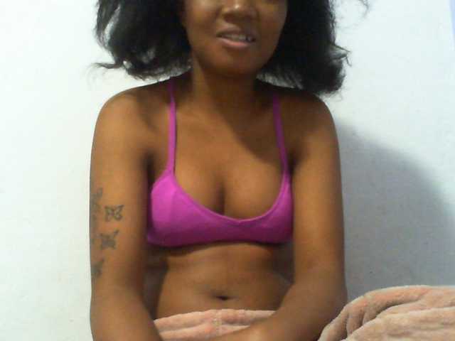Njara12 live cam on BongaCams
