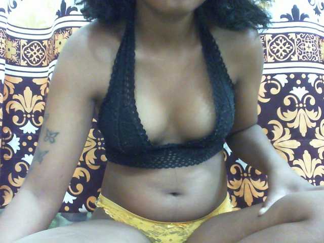 Njara12 live cam on BongaCams