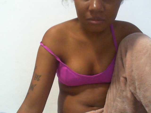 Njara12 live cam on BongaCams