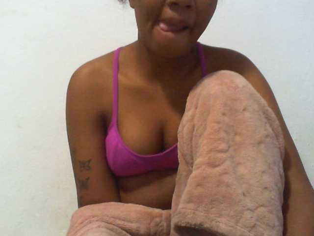 Njara12 live cam on BongaCams