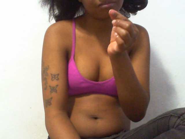 Njara12 live cam on BongaCams