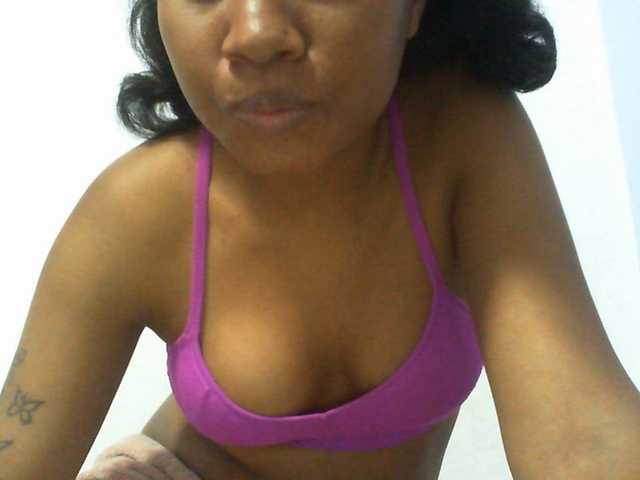 Njara12 live cam on BongaCams