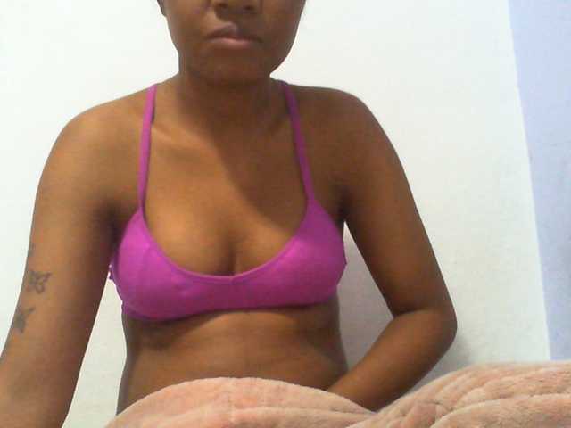 Njara12 live cam on BongaCams