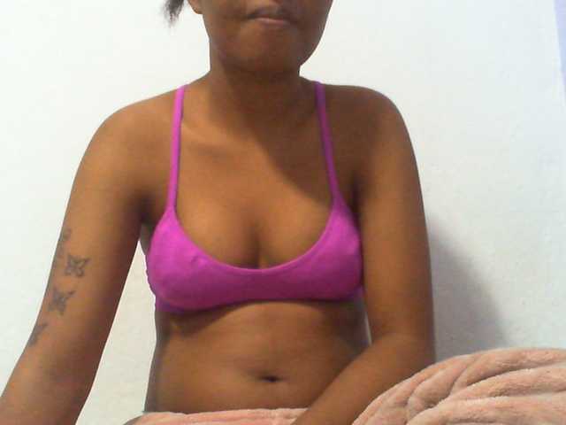 Njara12 live cam on BongaCams