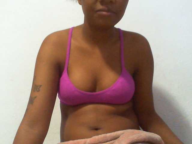 Njara12 live cam on BongaCams