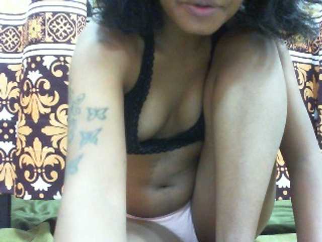 Njara12 live cam on BongaCams