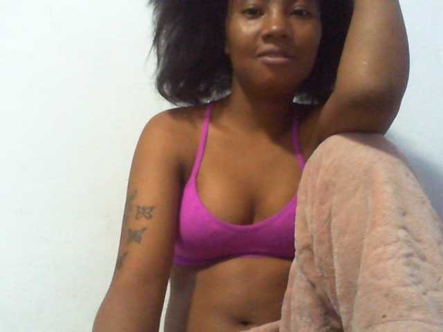Njara12 live cam on BongaCams