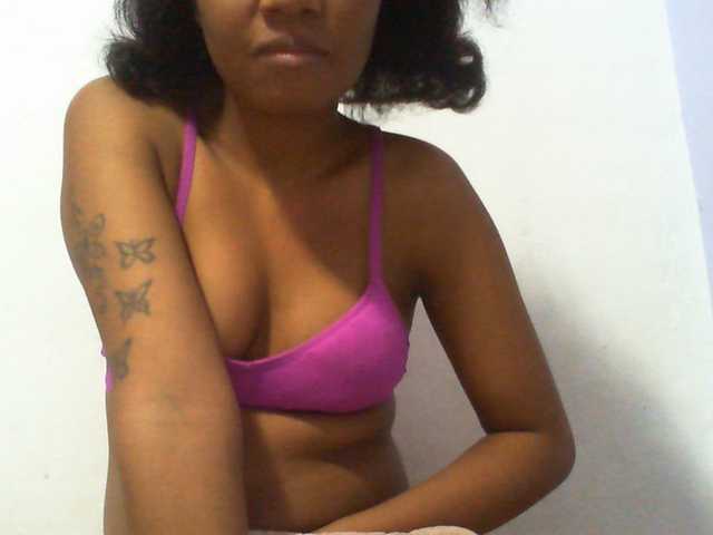 Njara12 live cam on BongaCams