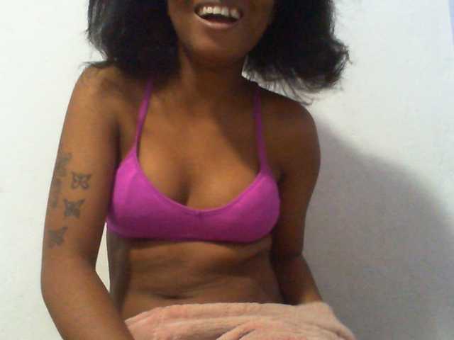 Njara12 live cam on BongaCams