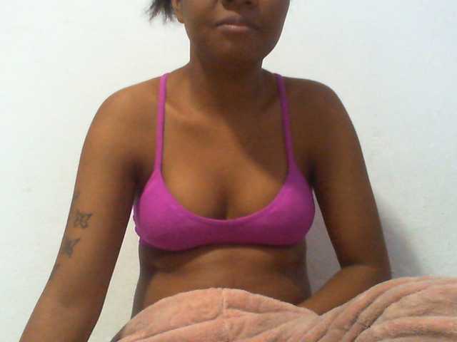 Njara12 live cam on BongaCams