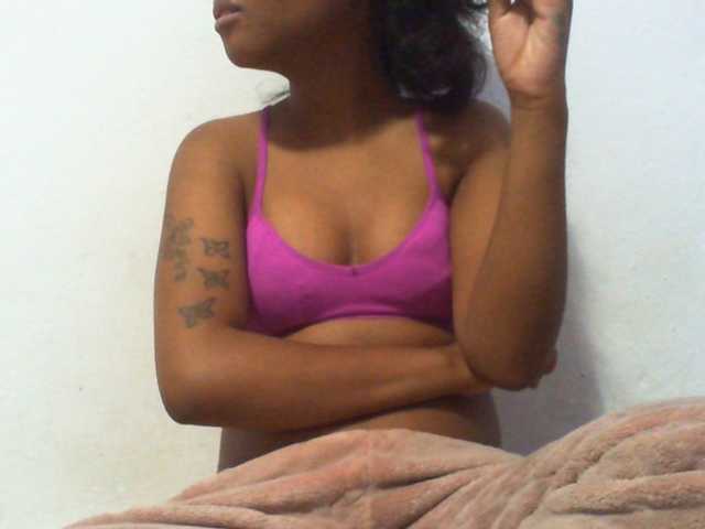 Njara12 live cam on BongaCams