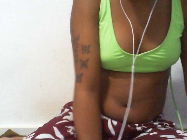 Njara12 live cam on BongaCams