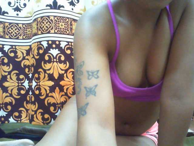 Njara12 live cam on BongaCams