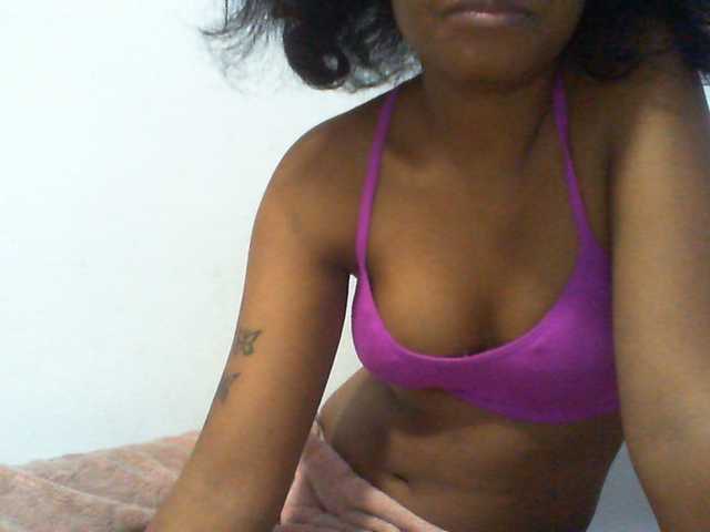 Njara12 live cam on BongaCams