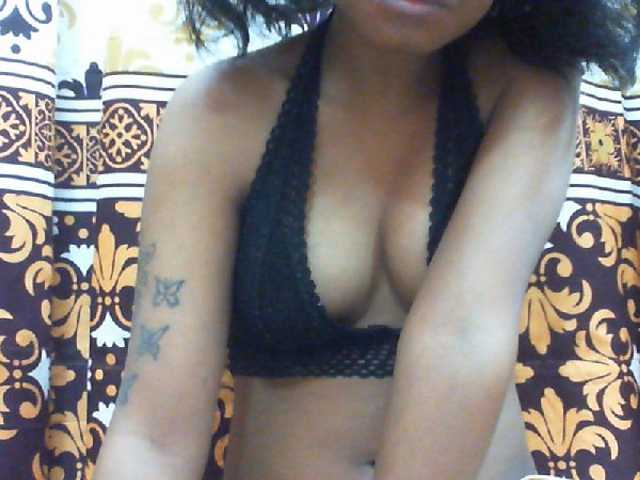 Njara12 live cam on BongaCams
