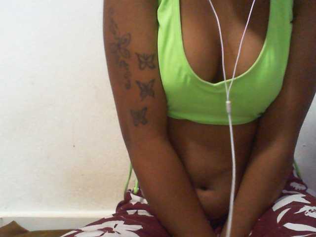 Njara12 live cam on BongaCams