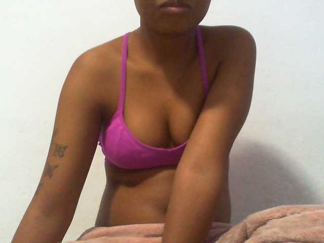 Njara12 live cam on BongaCams