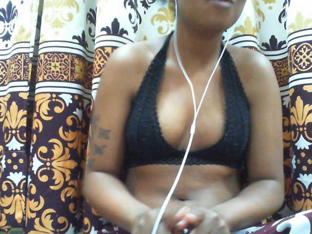 Maylis55 live cam preview