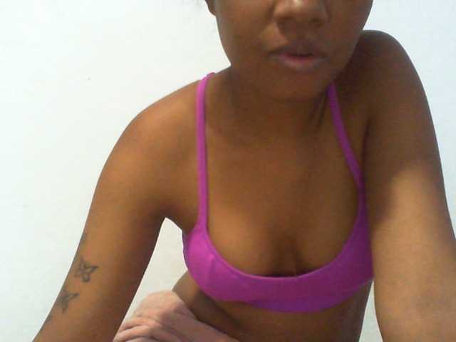 Njara12 live cam on BongaCams