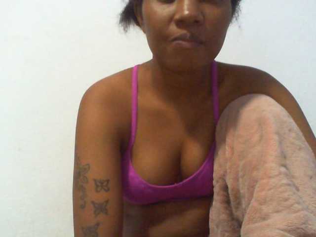 Njara12 live cam on BongaCams