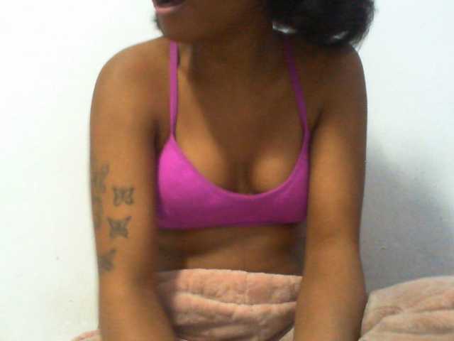 Njara12 live cam on BongaCams