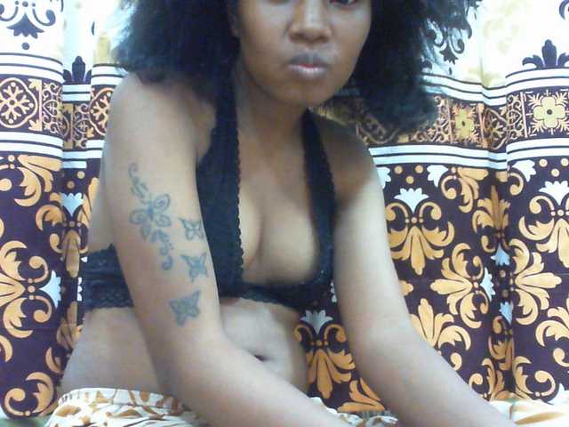 Njara12 live cam on BongaCams