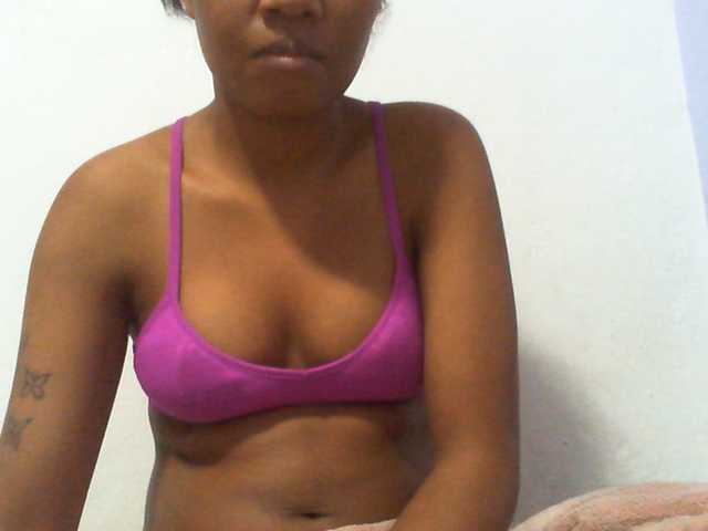 Njara12 live cam on BongaCams