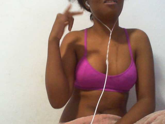 Njara12 live cam on BongaCams