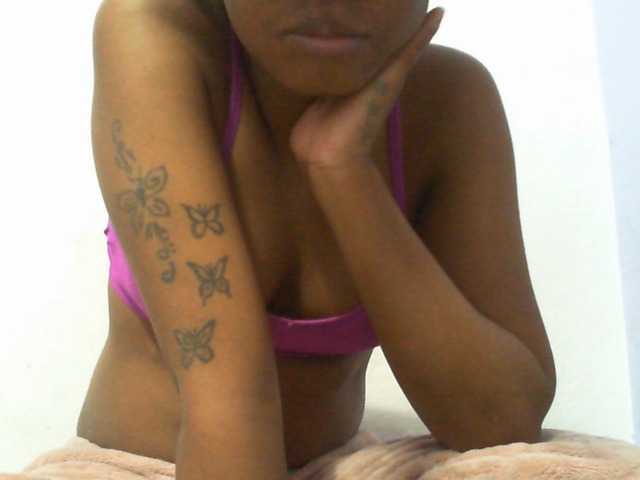 Njara12 live cam on BongaCams