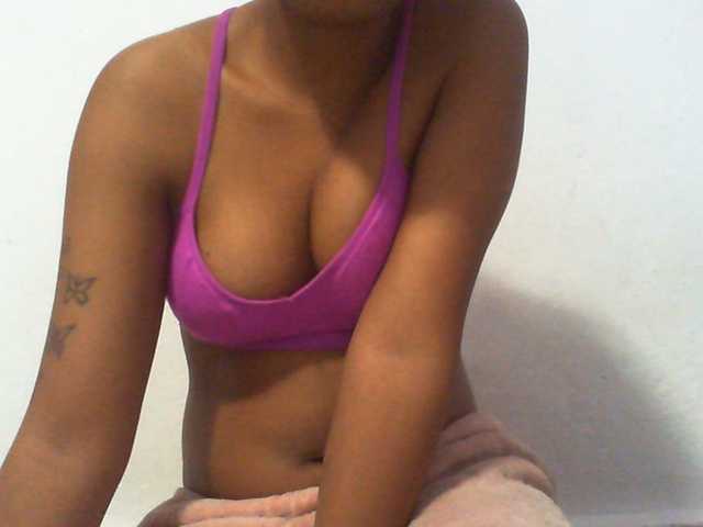 Njara12 live cam on BongaCams
