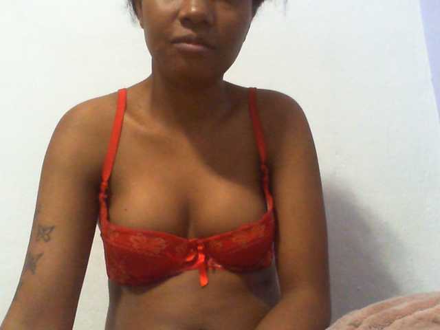 Njara12 live cam on BongaCams