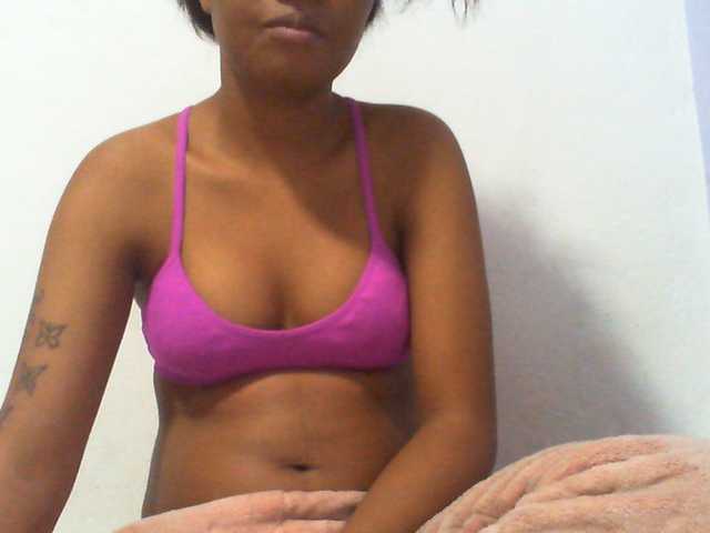 Njara12 live cam on BongaCams