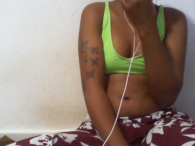 Njara12 live cam on BongaCams