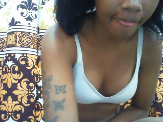 Njara12 live cam on BongaCams