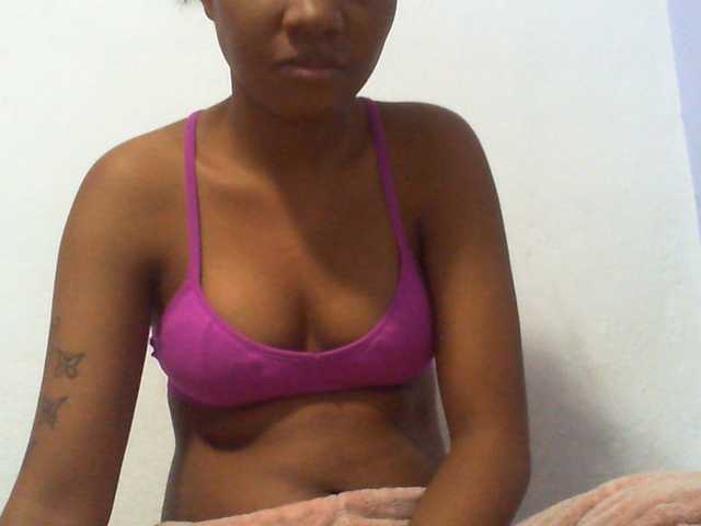 Njara12 live cam on BongaCams