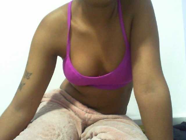 Njara12 live cam on BongaCams