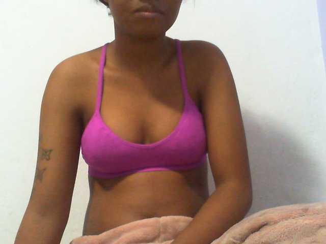 Njara12 live cam on BongaCams
