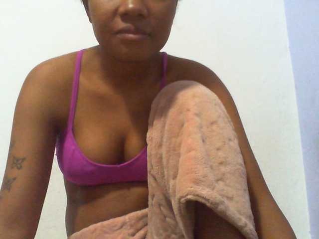 Njara12 live cam on BongaCams