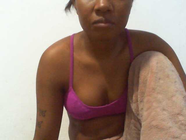 Njara12 live cam on BongaCams