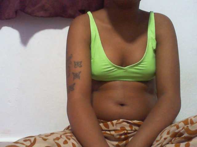 Njara12 live cam on BongaCams