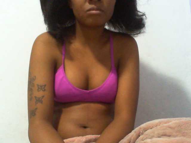 Njara12 live cam on BongaCams