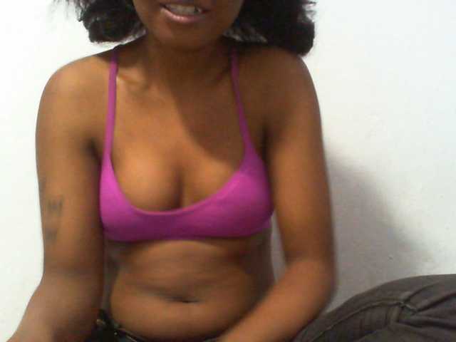 Njara12 live cam on BongaCams