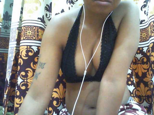 Njara12 live cam on BongaCams