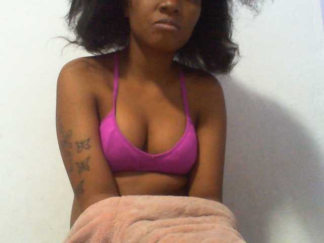 Njara12 live cam on BongaCams